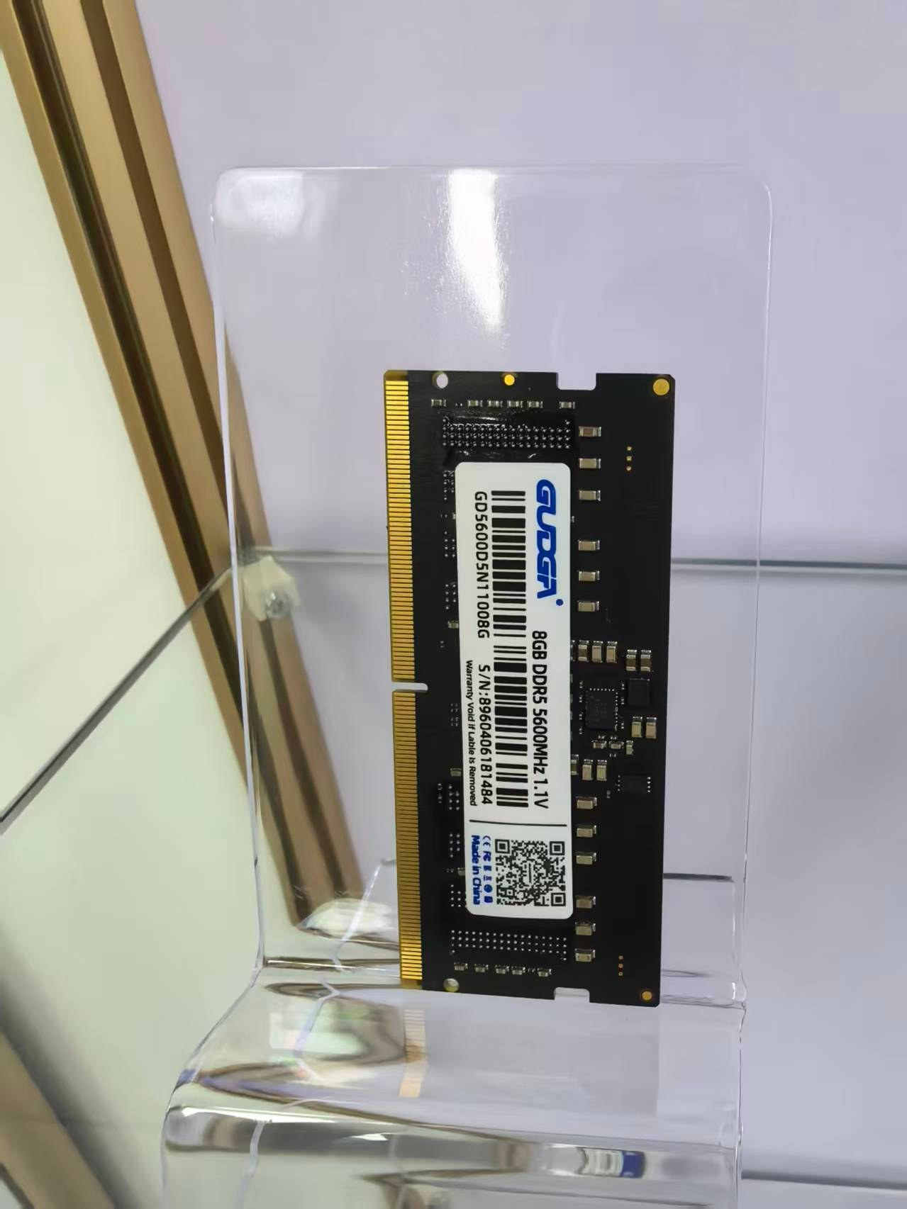 Il mercato dello storage nel luglio 2026 ha mostrato divergenze significative: i prezzi degli SSD si sono stabilizzati mentre i prezzi delle DDR5 hanno continuato a salire, raggiungendo nuovi massimi.